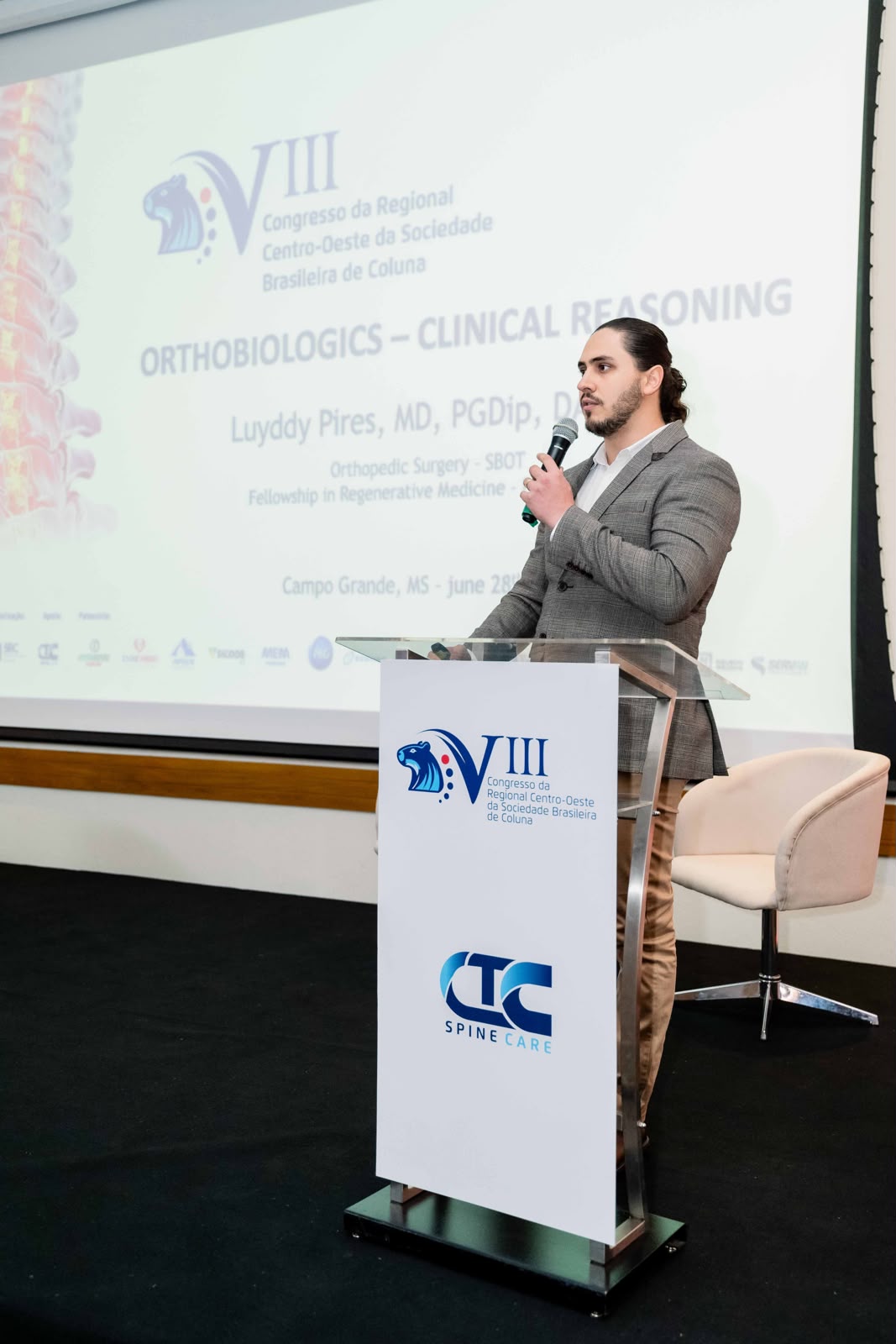 Luyddy Pires apresentando Orthobiologics
